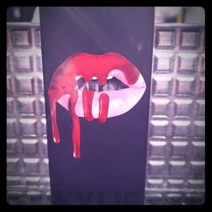 KYLIE Lip Kit only$15 tile 12am